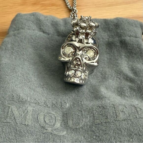 Alexander McQueen Silver Crystal Mohawk Skull Pendant Necklace - Picture 3 of 8